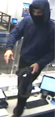 Man robs Astoria bank at gunpoint: NYPD