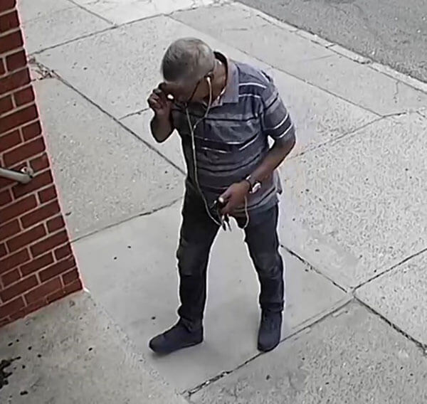 60-year-old  on a scooter burglarizes Woodside apartment building: NYPD