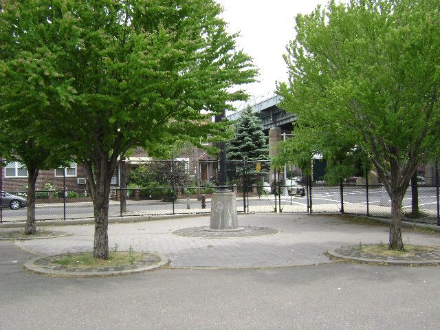 CHAPPETTO SQUARE