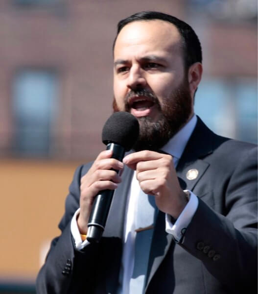 Moya in City Council race to stop Monserrate from returning to a seat he disgraced
