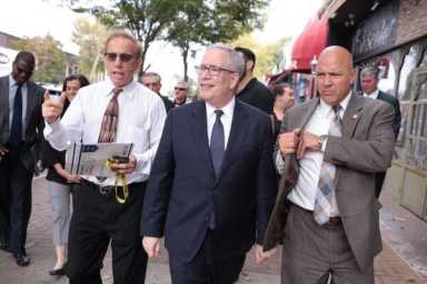 City Comptroller tours Bell Boulevard businesses