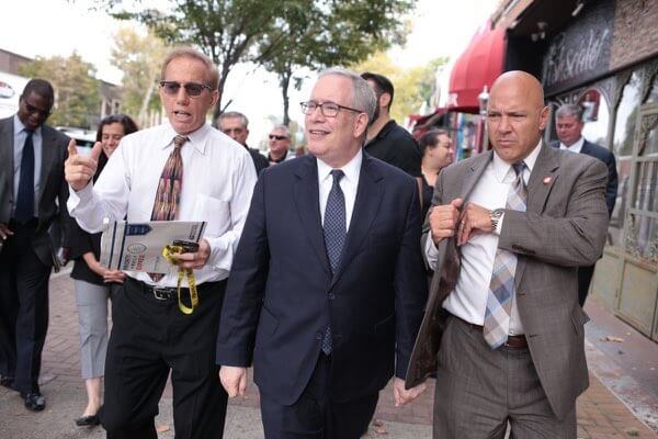 City Comptroller tours Bell Boulevard businesses