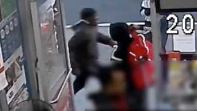 Police arrest two teens in Jamaica Hills cell phone mugging