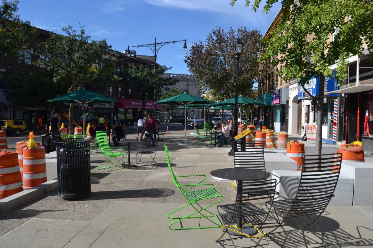 71st Avenue Plaza