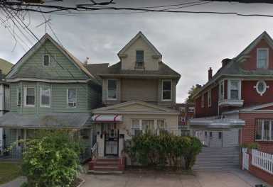 Police are investigating the death of a 60-year-old man who fell off the roof of this home on 50th Avenue in Elmhurst on Oct. 19.