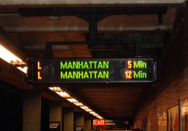 Countdown clocks arrive in Astoria, other MTA stations in western Queens