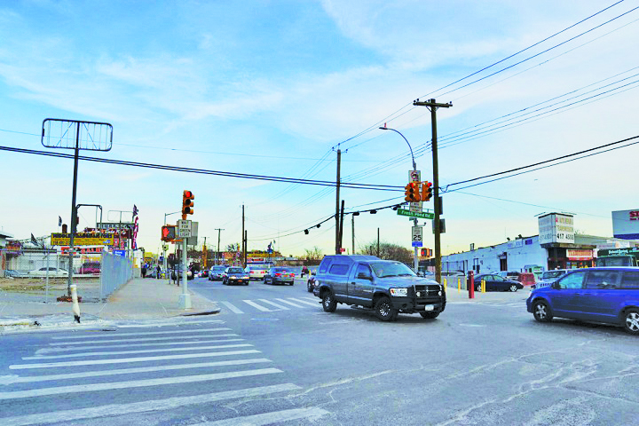 The railroad bridge at Metropolitan Avenue and Fresh Pond Road, as shown prior to construction.