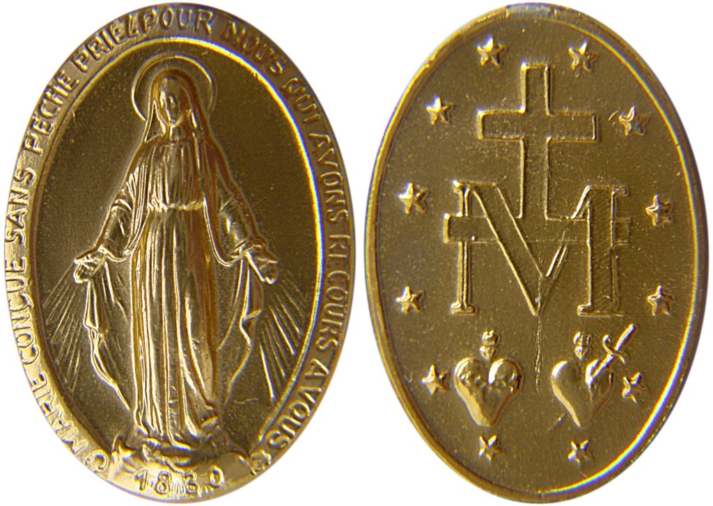 A picture of the front and back of the Miraculous Medal. (Photo via Wikimedia Commons)