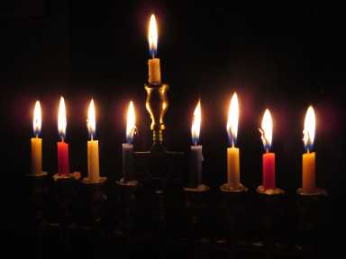 candles-897776_1920