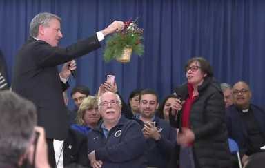 Mayor offers olive branch to residents who protested against Maspeth homeless shelter