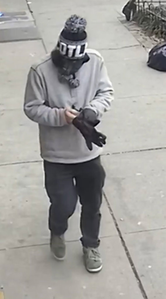 Man robs Investor’s Bank in Maspeth: NYPD