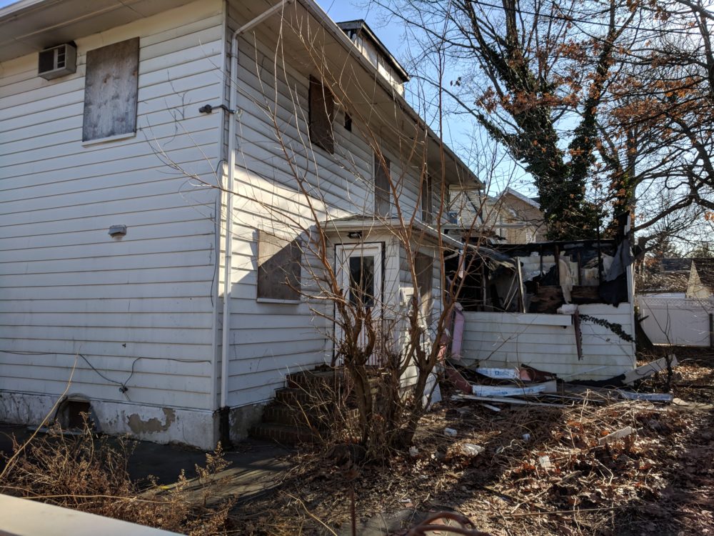 Long-abandoned Flushing house continues to cause problems for neighbors ...