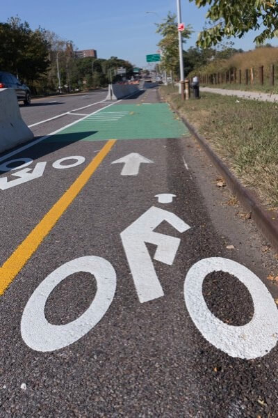 Douglaston civic group aims to sue DOT over Northern Boulevard bike lanes