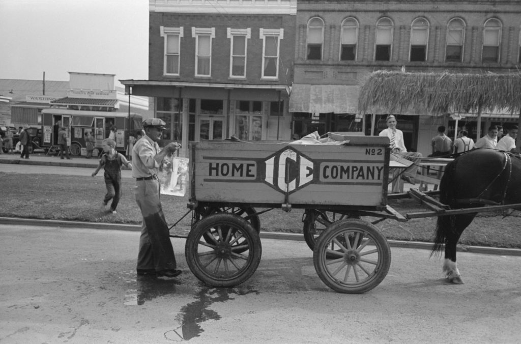 This photo shows an iceman delivering ice in Louisiana in 1938, with a method similar to that used by icemen in Ridgewood. (photo via Wikimedia Commons)