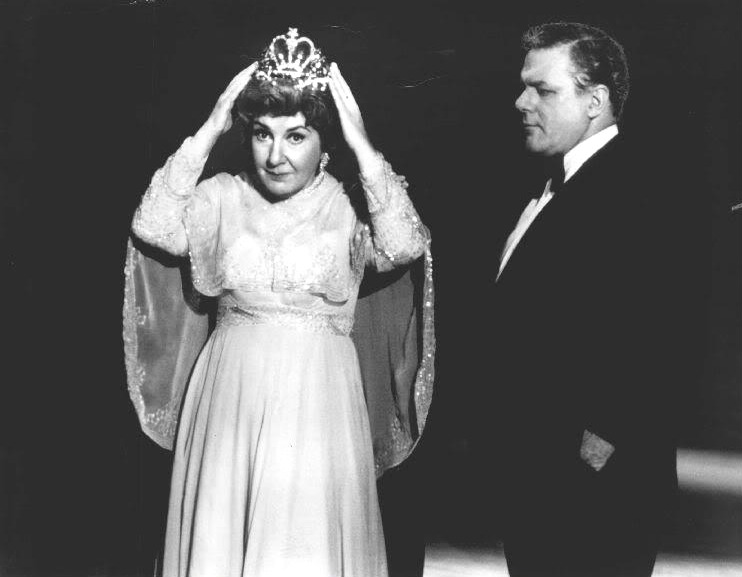 Maureen Stapleton and Charles Durning starred in the 1975 TV movie "Queen of the Stardust Ballroom," much of which was filmed in Woodhaven.