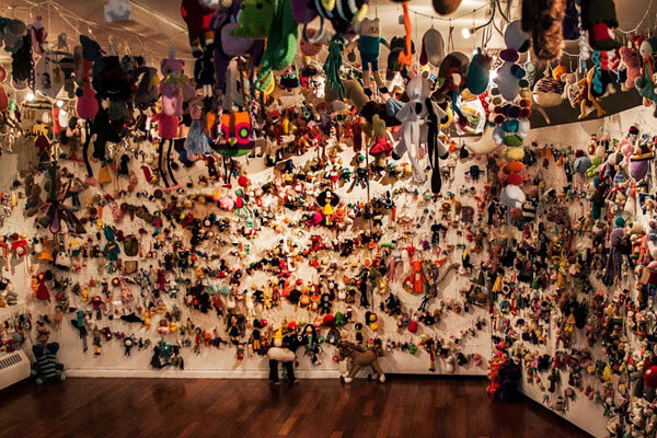 LIC gallery features Japanese knitted dolls