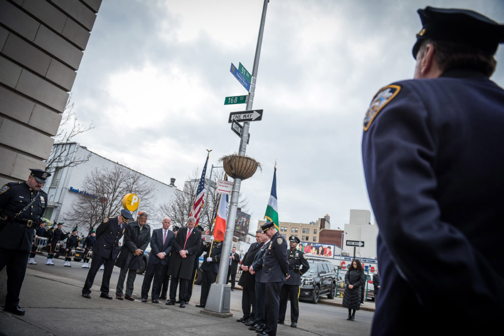 Mayor Bill de Blasio, Police Commissioner James O'Neill and other top NYPD officials renamed the corner of 168th Street and 91st Avenue in Jamaica in honor of Police Officer Edward Byrne. (photo by Ed Reed/Mayoral Photography Office)