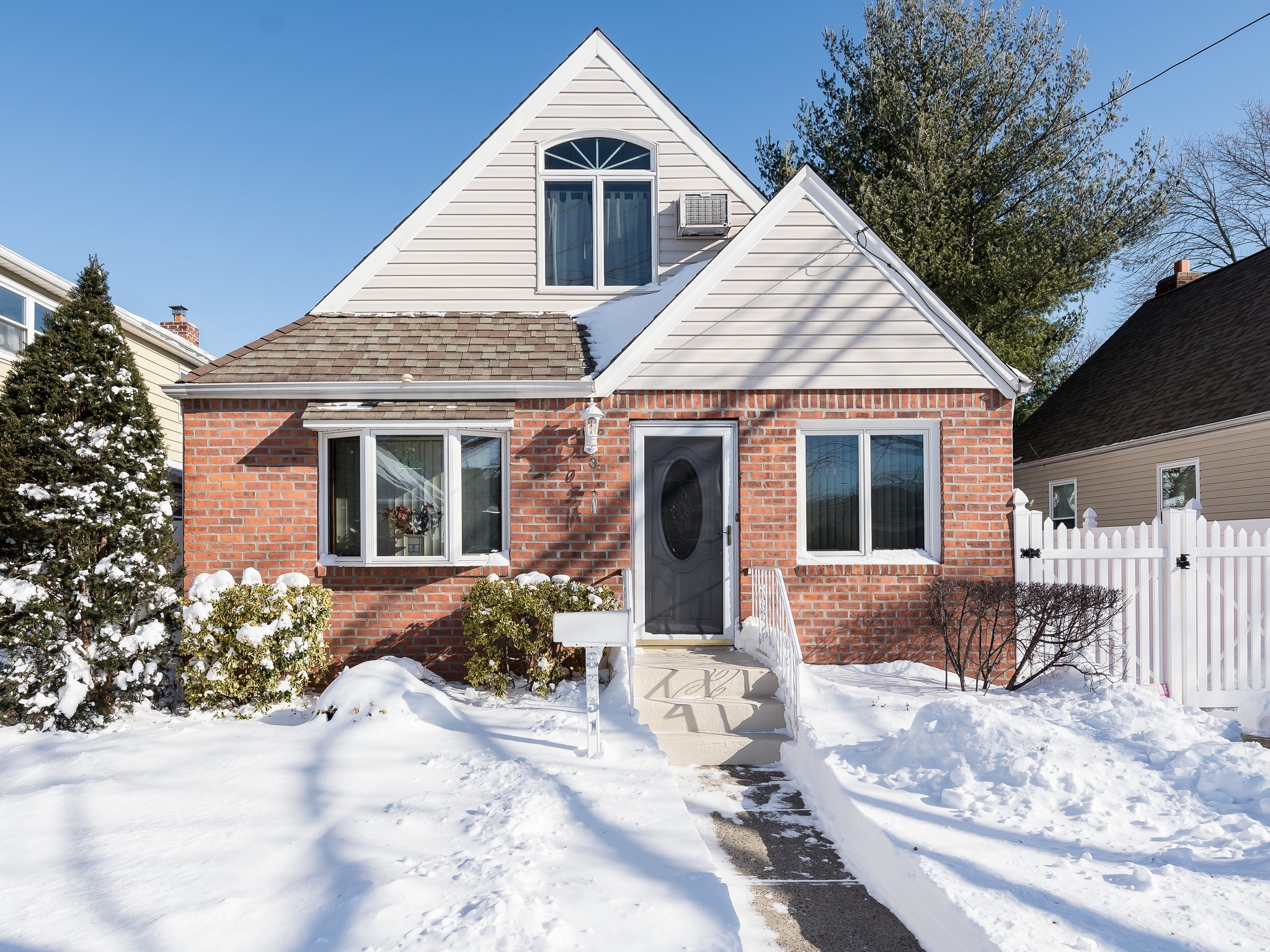 Take a look inside these homes that are for sale in Floral Park