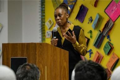 Chirlane McCray visits Flushing Muslim center for domestic violence campaign