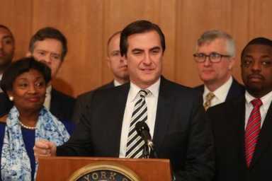 Gianaris calls on legislature to enact tougher penalties on unlicensed drivers