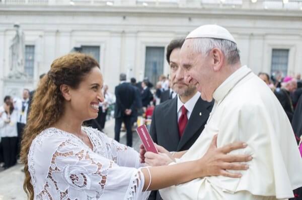 Famous Israeli singer with an angelic voice spreads message of peace and love in Queens
