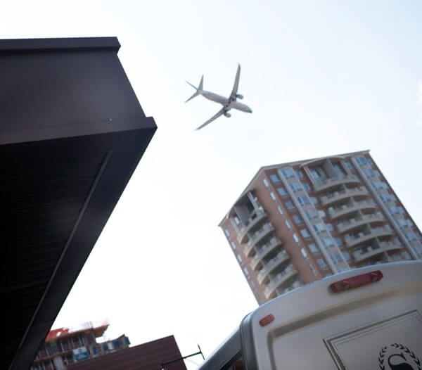 Civic leader argues airplane noise damages historic district at LGA meeting