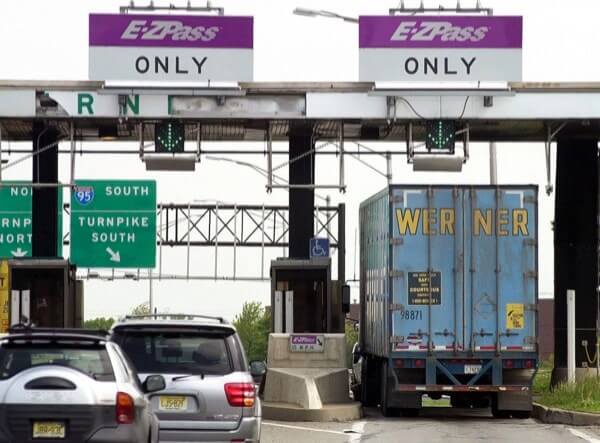Cashless tolling malfunctions lead to massive fines for motorists: lawsuit