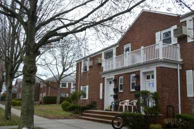 Glen Oaks Village (1)