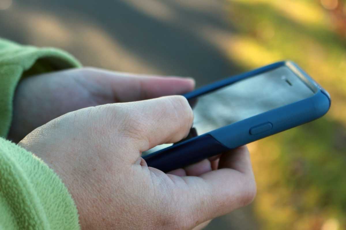 cell-phone-1049899_1280