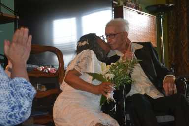 GeorgeMilady_WeddingKiss