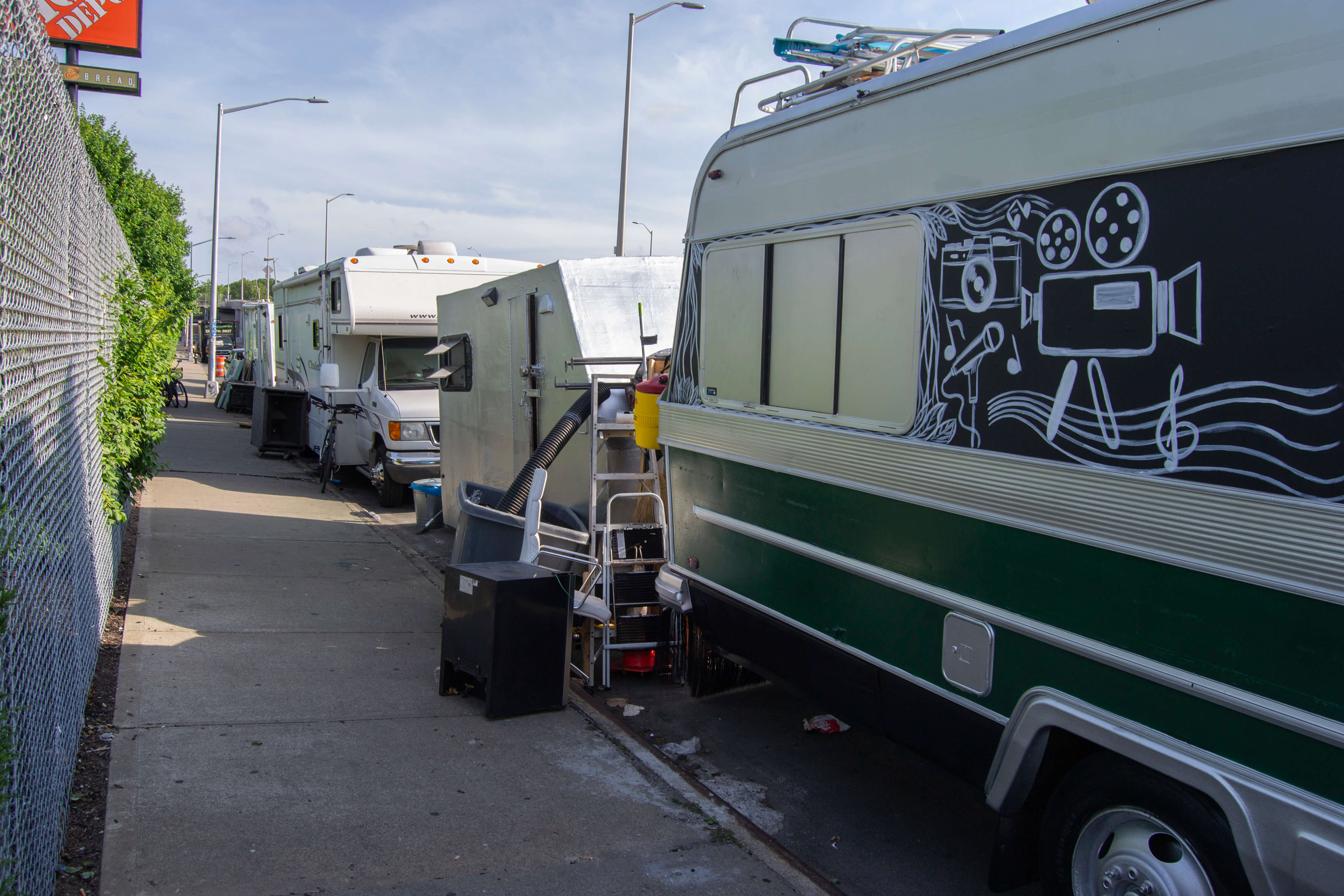 Rvs Parked Along Woodhaven Boulevard Cause A Stir Among Glendale