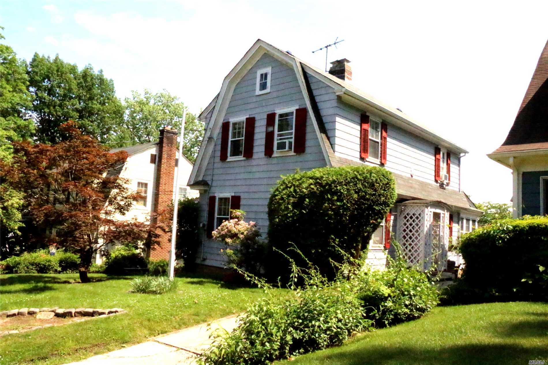 Check out these homes the are on the market in Douglaston