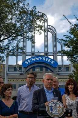 Sunnyside arch shines with fresh sign, new lights