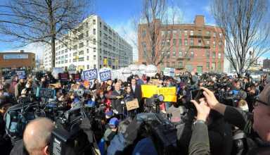 Gianaris calls for boycott of Amazon at Long Island City rally