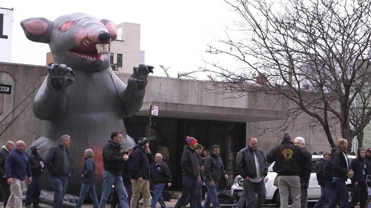 Art installers rally outside museum in Long Island City demanding fair contracts