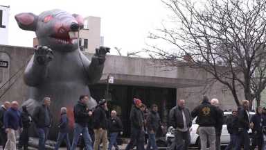 Art installers rally outside museum in Long Island City demanding fair contracts