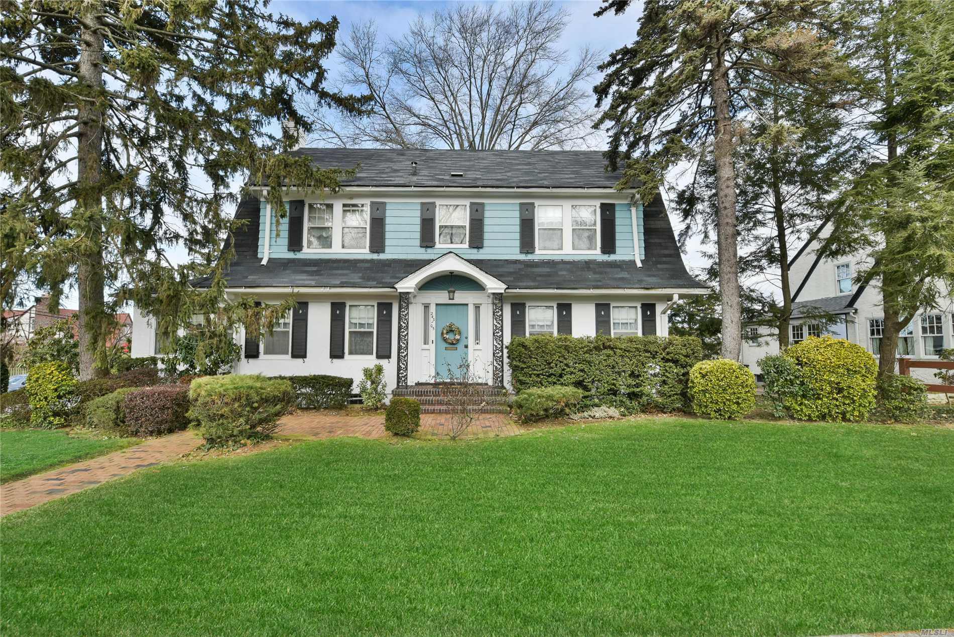 Take a look inside these homes that are up for sale in Douglaston and
