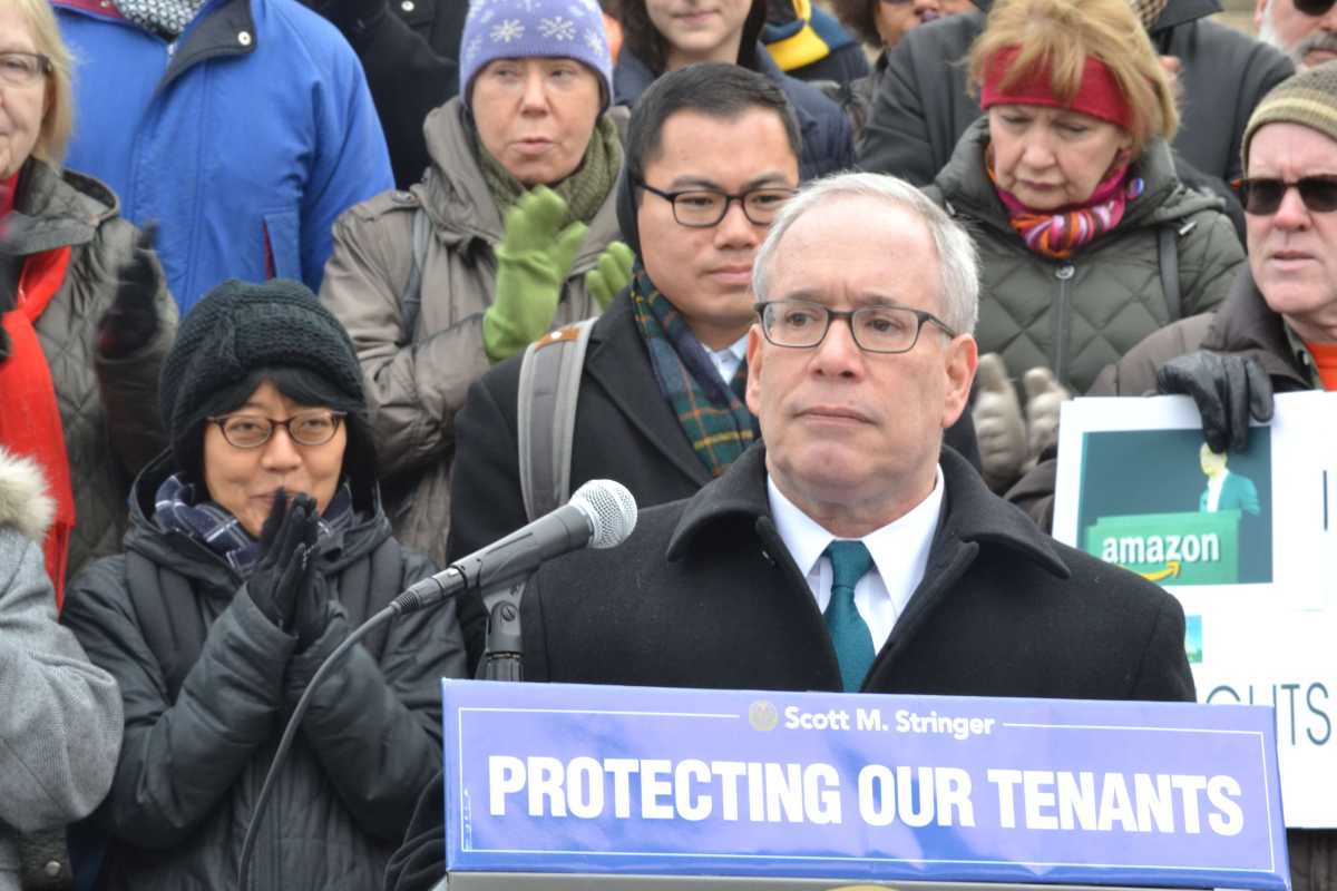 City Comptroller Scott Stringer said on Jan. 3 that he would help residents of the Citylights co-ops in Long Island City seek tax relief and stay in their homes.