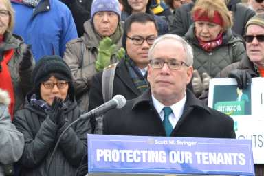 City Comptroller Scott Stringer said on Jan. 3 that he would help residents of the Citylights co-ops in Long Island City seek tax relief and stay in their homes.