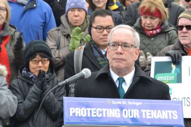 City Comptroller Scott Stringer said on Jan. 3 that he would help residents of the Citylights co-ops in Long Island City seek tax relief and stay in their homes.