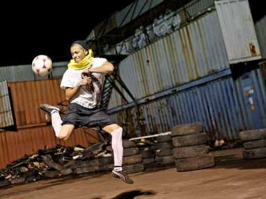 Willets Point workers stage soccer match: Weekend tournament, art show give visitors a look at another side of the gritty Iron Triangle