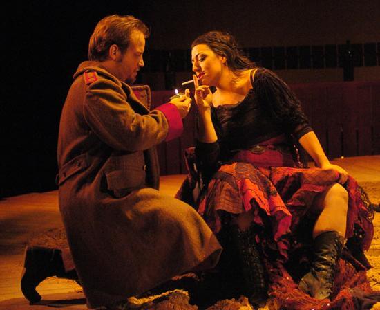Astoria couple’s love is starâˆ’crossed in opera ‘Carmen’