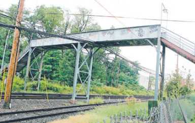 Board does not want city DOT to replace structure