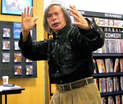 Chinese poet jailed six times tells tale to Queens crowd