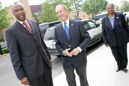 Flake backs Bloomberg for 3rd term