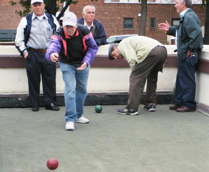 Queens team takes 2nd place in city bocce tourney