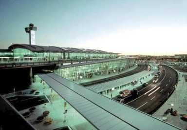 Schumer, Gianaris advocate bill of rights for air travelers