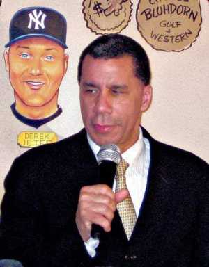 SE Queens should back guv: Pols