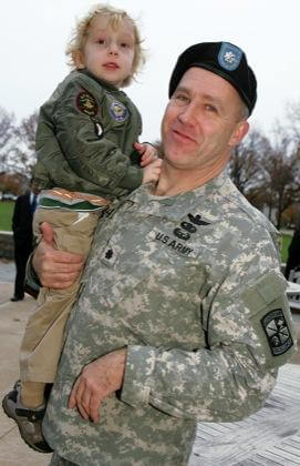 Army pilot lands at SJU