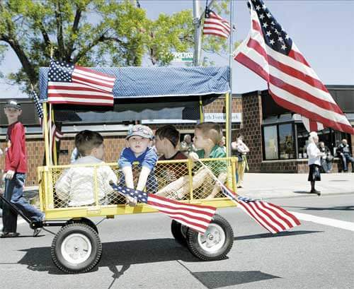 Hundreds turn out for Forest Hills Memorial Day parade